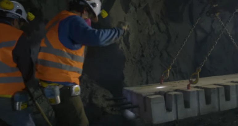 SE REALIZÓ UNA PRUEBA PILOTO DE NOVEDOSO PAVIMENTO PREFABRICADO PARA TÚNELES MINEROS