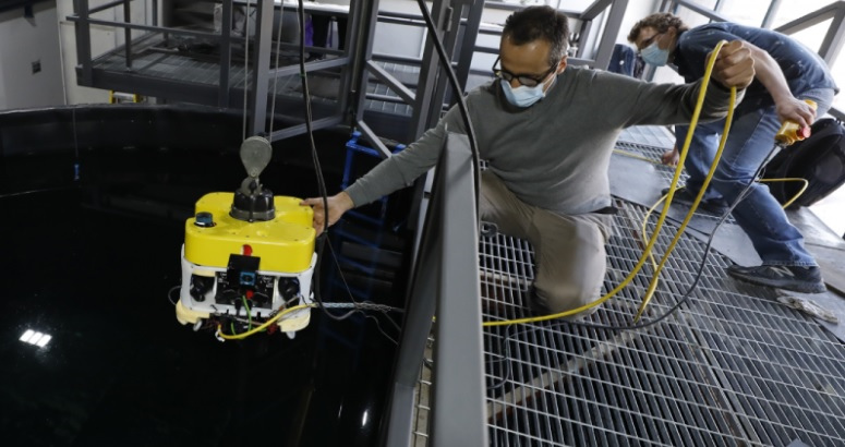INGENIERÍA UC ALISTA UNA PISCINA-LABORATORIO PARA ROBOTS SUBMARINOS