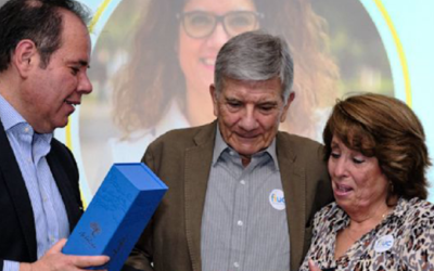 DECANA LORETO VALENZUELA ES RECONOCIDA POR PREMIO FIUC MUJER 2023